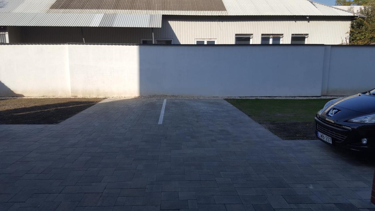 Apartamento Moonshine Szeged Exterior foto